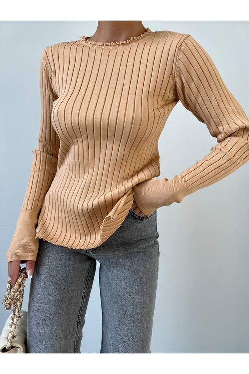 سترة تريكو سروال قصير بياقة دائرية