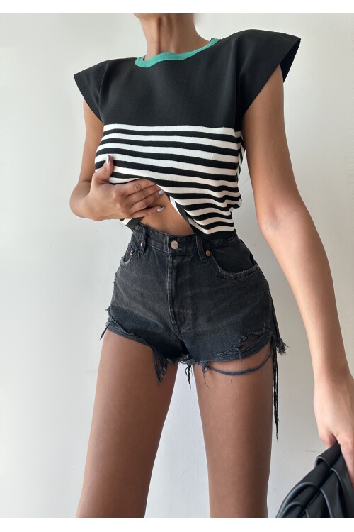 Трикотажная блузка с круглым вырезом и короткими рукавами