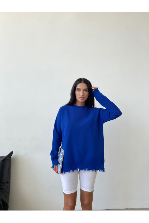 Crew Neck Ripped Detailed Sweater