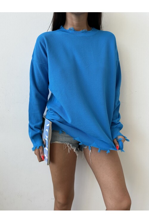 سترة بياقة مستديرة وممزقة