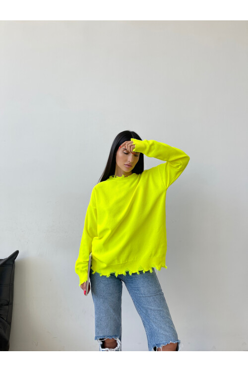 سترة بياقة مستديرة وممزقة