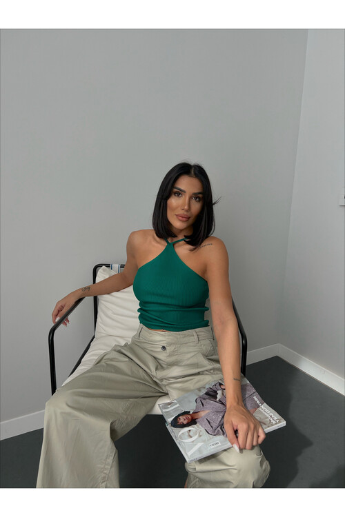 Укороченный трикотаж с вырезом халтер