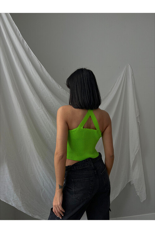 Укороченный трикотаж с перекрестным воротником