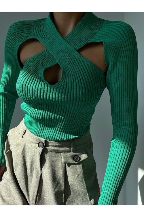 Göğüs Detaylı Triko Kazak