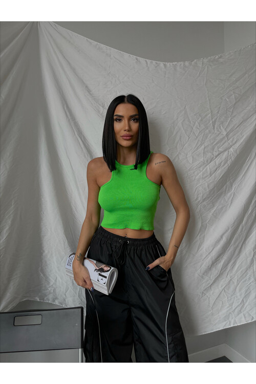 Укороченный трикотаж с вырезом халтер