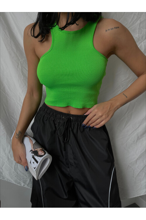 Укороченный трикотаж с вырезом халтер