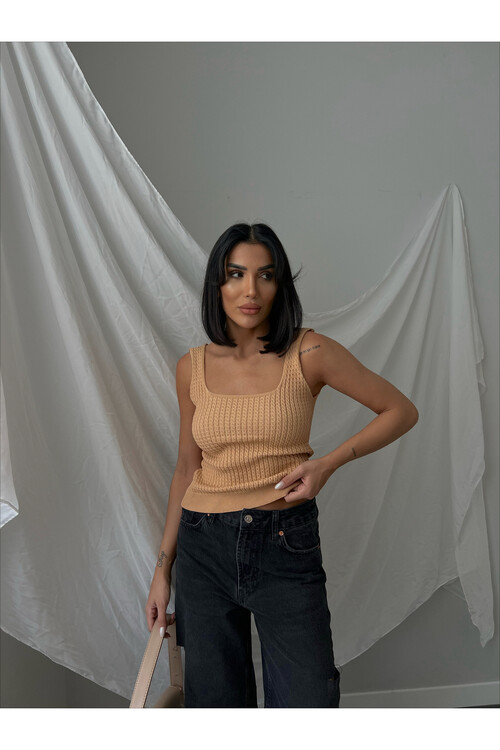 Kare Yaka Kalın Askılı Triko Atlet