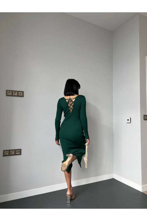 Трикотажное платье с квадратным вырезом и завязками на спине