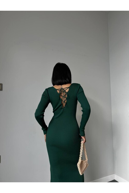 Трикотажное платье с квадратным вырезом и завязками на спине