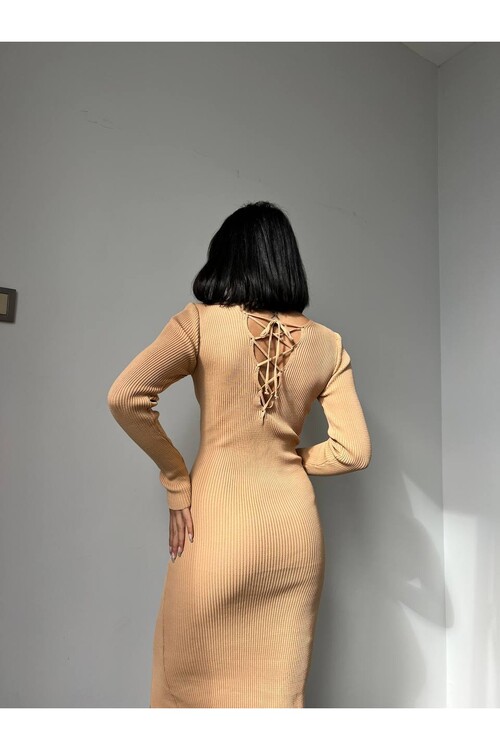 فستان تريكو بربطة عنق مربعة