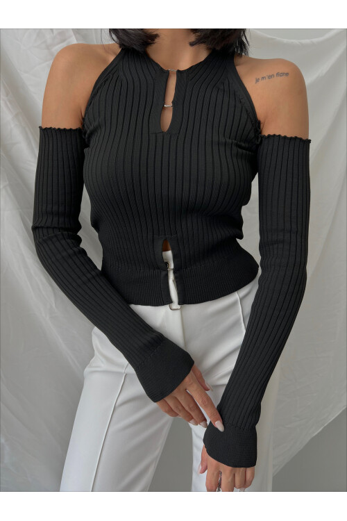 بلوزة تريكو بأكمام وياقة