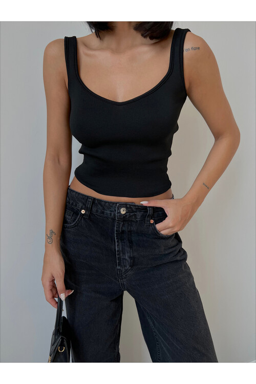 القميص الشريطي العنق على شكل حرف V