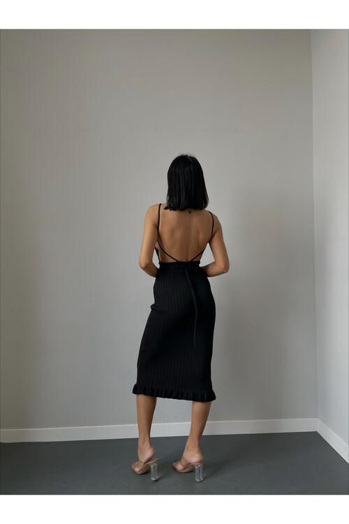 Трикотажное платье с деталью на спине и ремешками