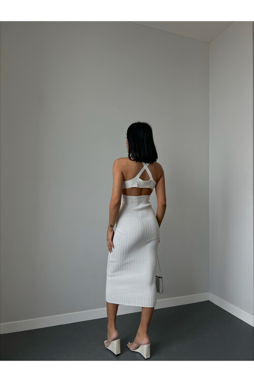 فستان تريكو متوسط ​​الطول بتفاصيل خلفية