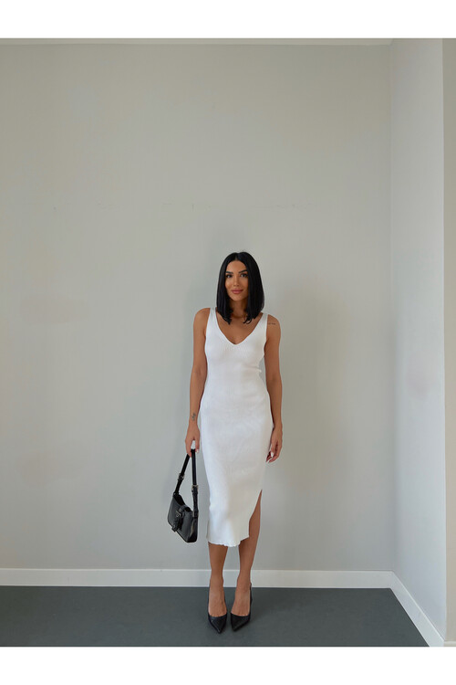 V Yaka Askılı Yırtmaçlı Triko Elbise