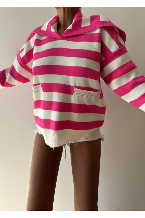 Yaka Detaylı Cepli Triko Kazak