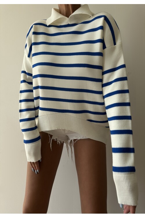 Трикотажный свитер в полоску с воротником и деталями
