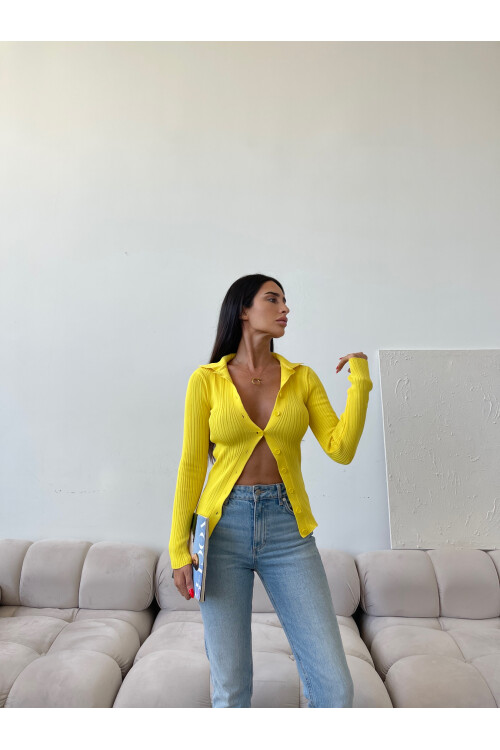 Трикотажный кардиган с воротником