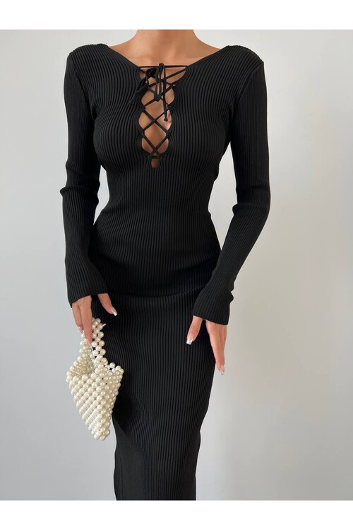 فستان بأكمام طويلة برباط