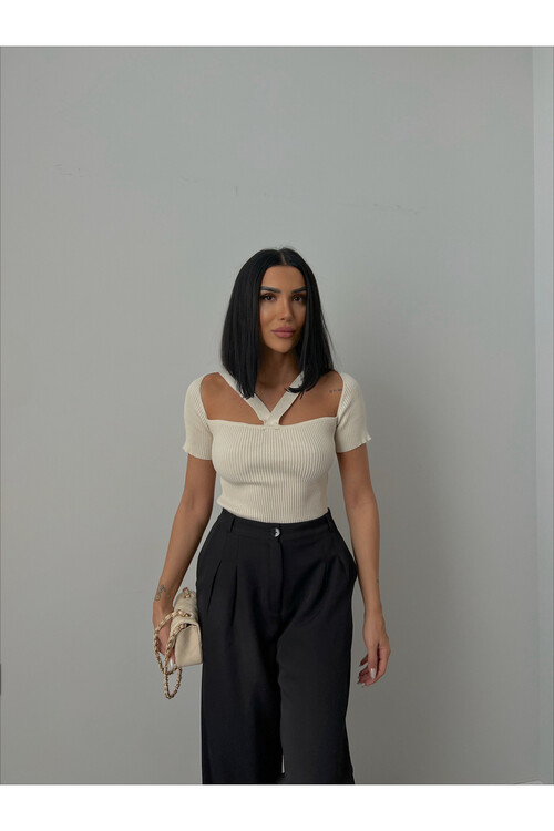 Yakası Şeritli Kısa Kollu Triko Bluz
