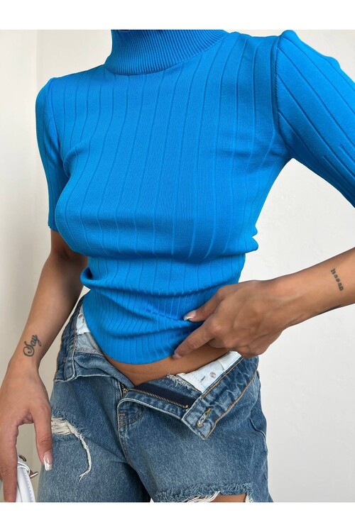 Блузка из трикотажа с полуводолазкой