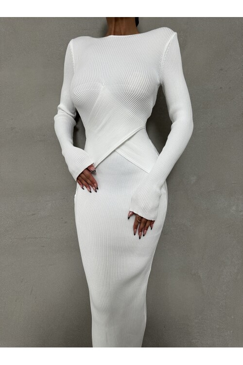 Трикотажное платье с перекрещенной талией