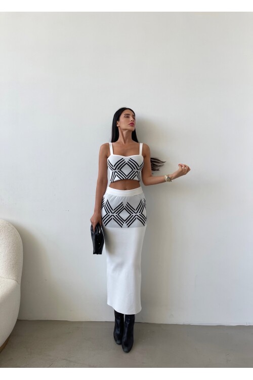 Укороченный комплект из двойного трикотажа с юбкой