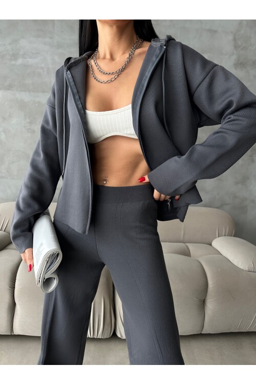 طقم كارديجان وبنطلون تريكو مزدوج