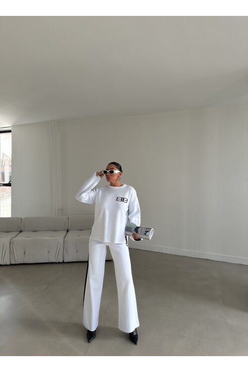 طقم كنزة وبنطلون تريكو مزدوج