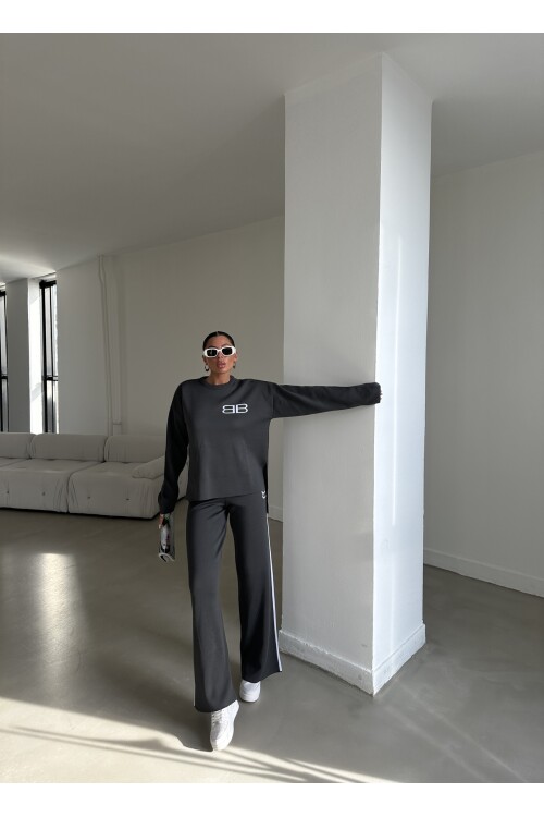 Комплект из двойного трикотажа из свитера и брюк