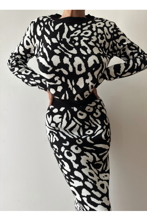 بدلة مزدوجة بنمط ليوبارد