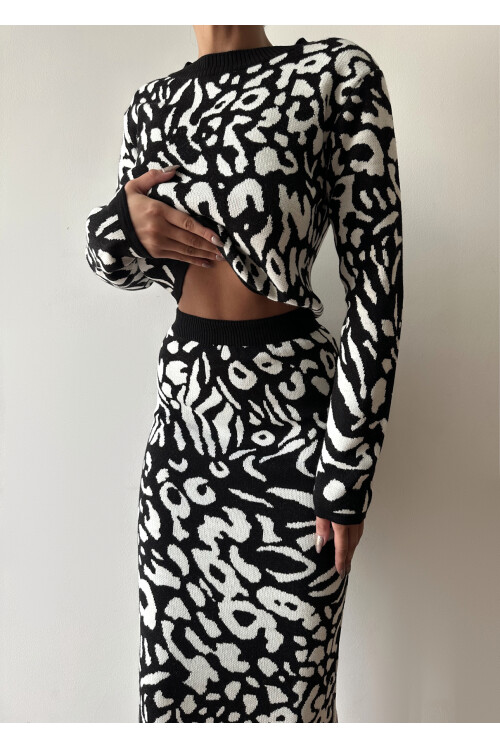 بدلة مزدوجة بنمط ليوبارد