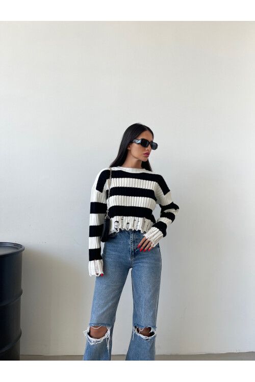 Yırtık Detay Şeritli Triko Kazak