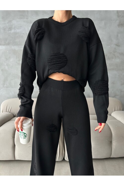 Комплект трикотажа с рваными деталями