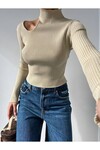 Трикотажный свитер с открытыми плечами